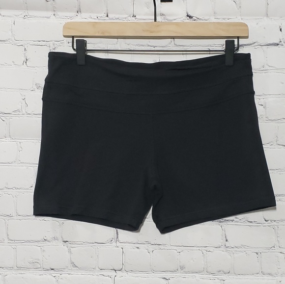 lululemon athletica Pants - Lululemon reversable black shorts